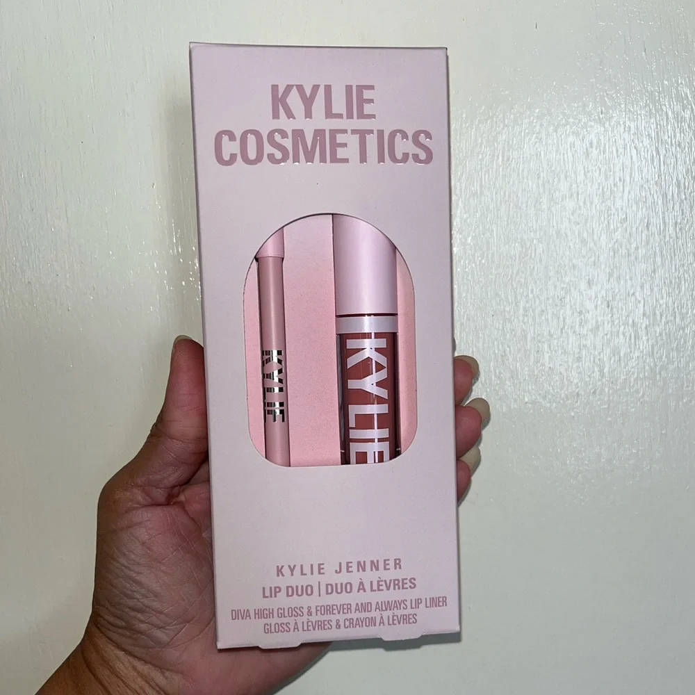Kylie Jenner Lip Kit - Picture 2 of 7